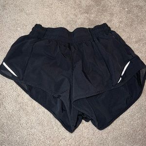 lululemon hotty hot low rise shorts